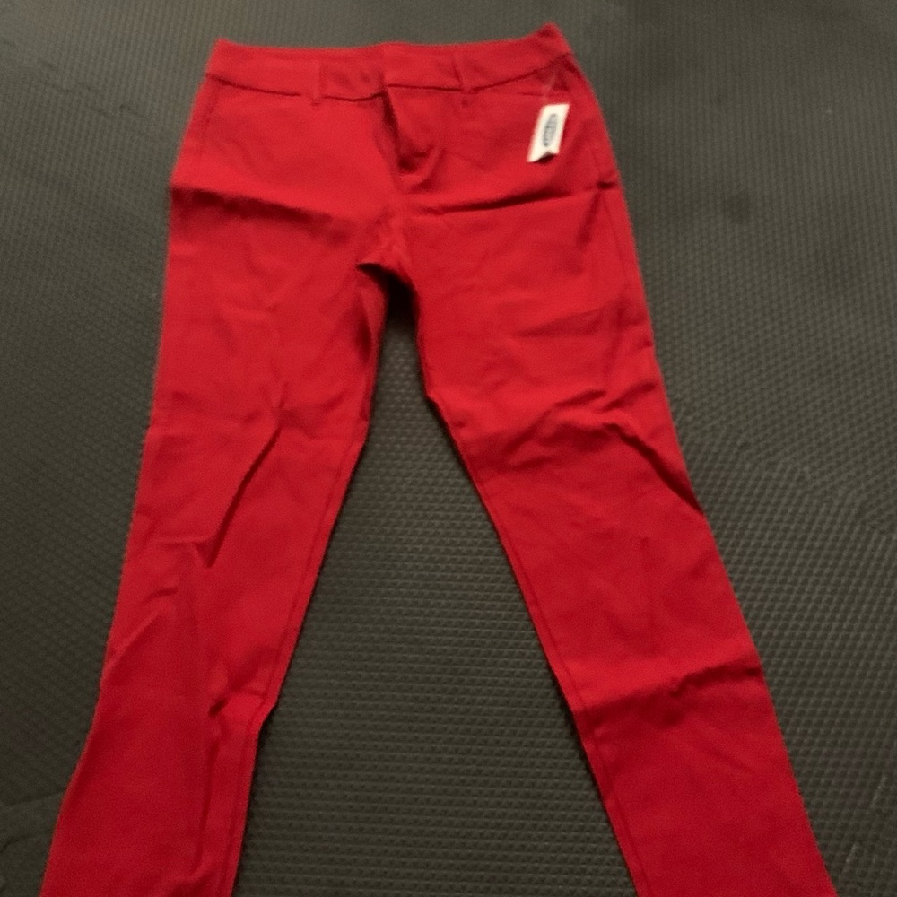 Old Navy size 6 red pixie ankle pant, new with tag!